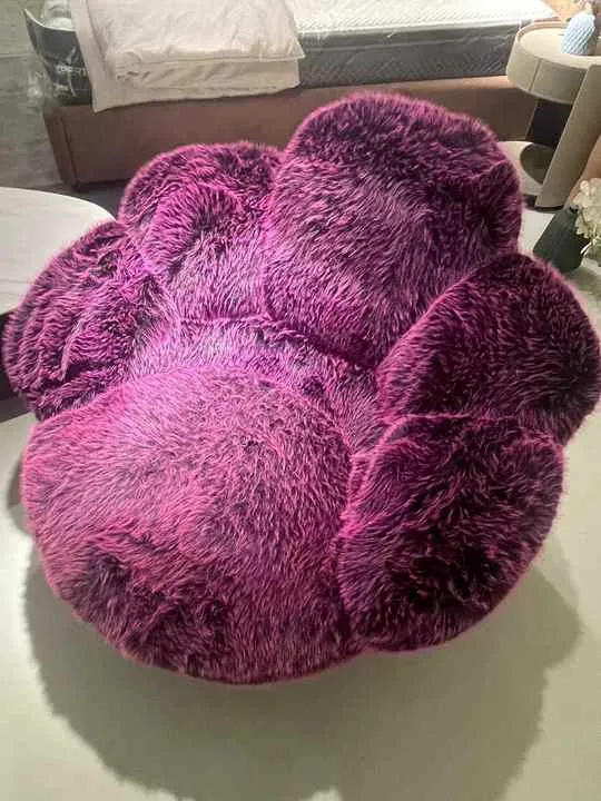 كرسي دوار على شكل مخلب دب ,Bear claw swivel chair