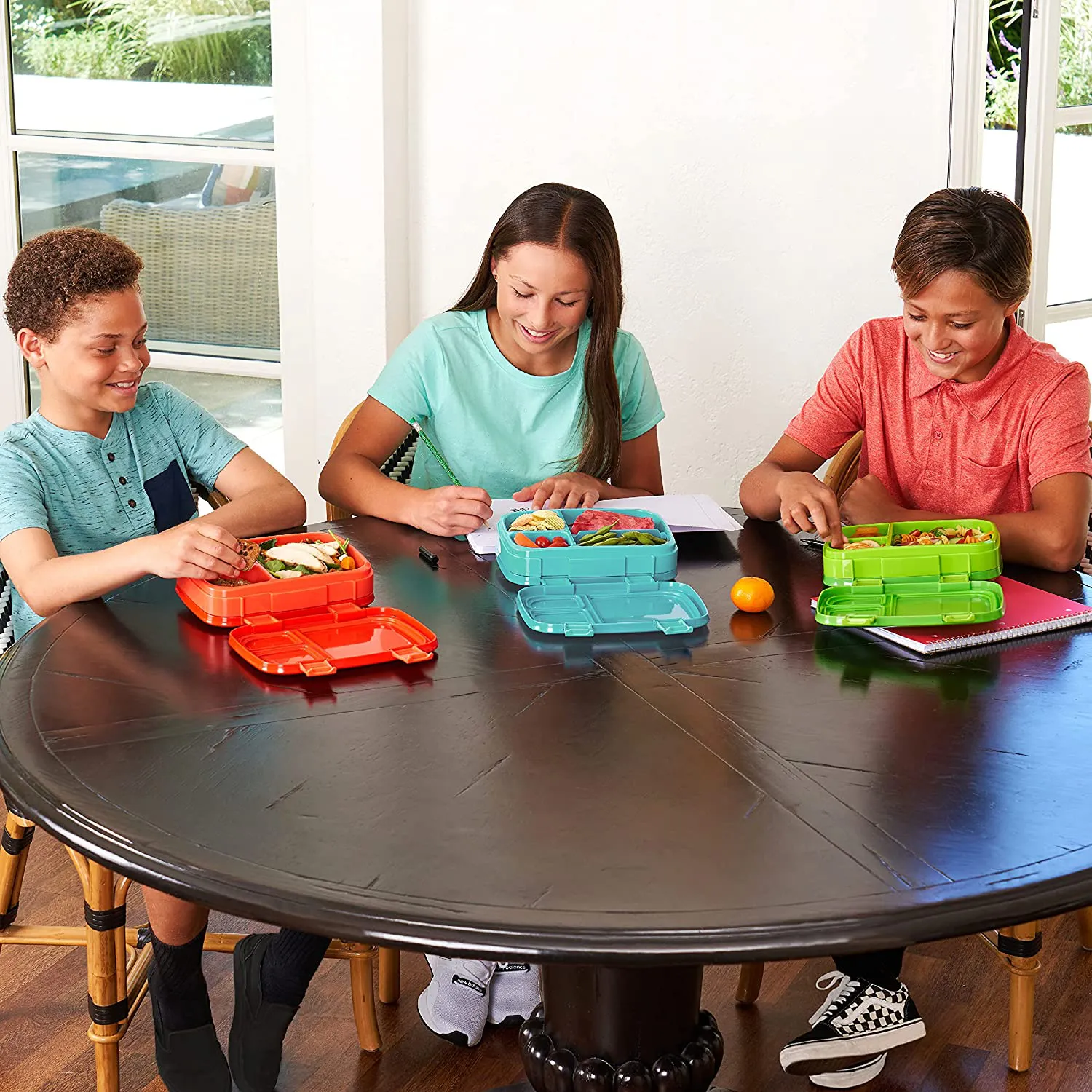 Bentgo Fresh – Leak-Proof, Versatile 4-Compartment Bento-Style Lunch Box with Removable Divider, Portion-Controlled Meals for Teens and Adults On-The-Go – BPA-Free, Food-Safe Materials (Gray)