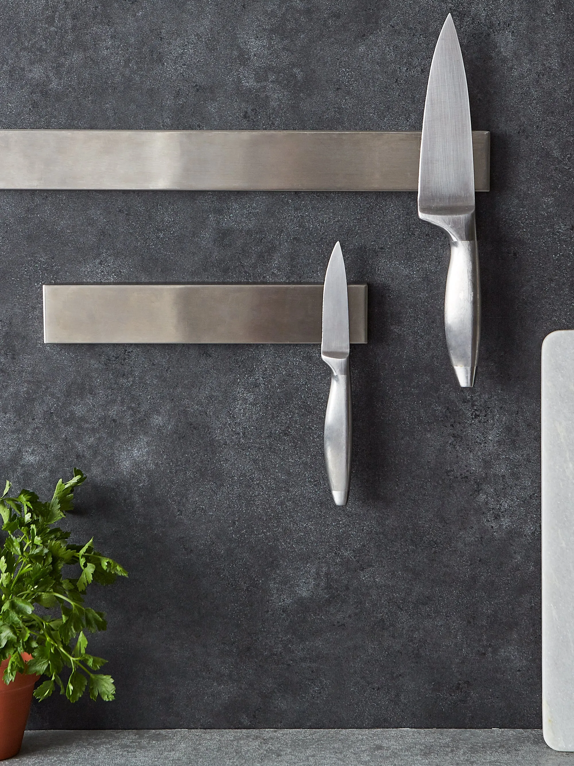 Deluxe Magnetic Knife Bar - 18In