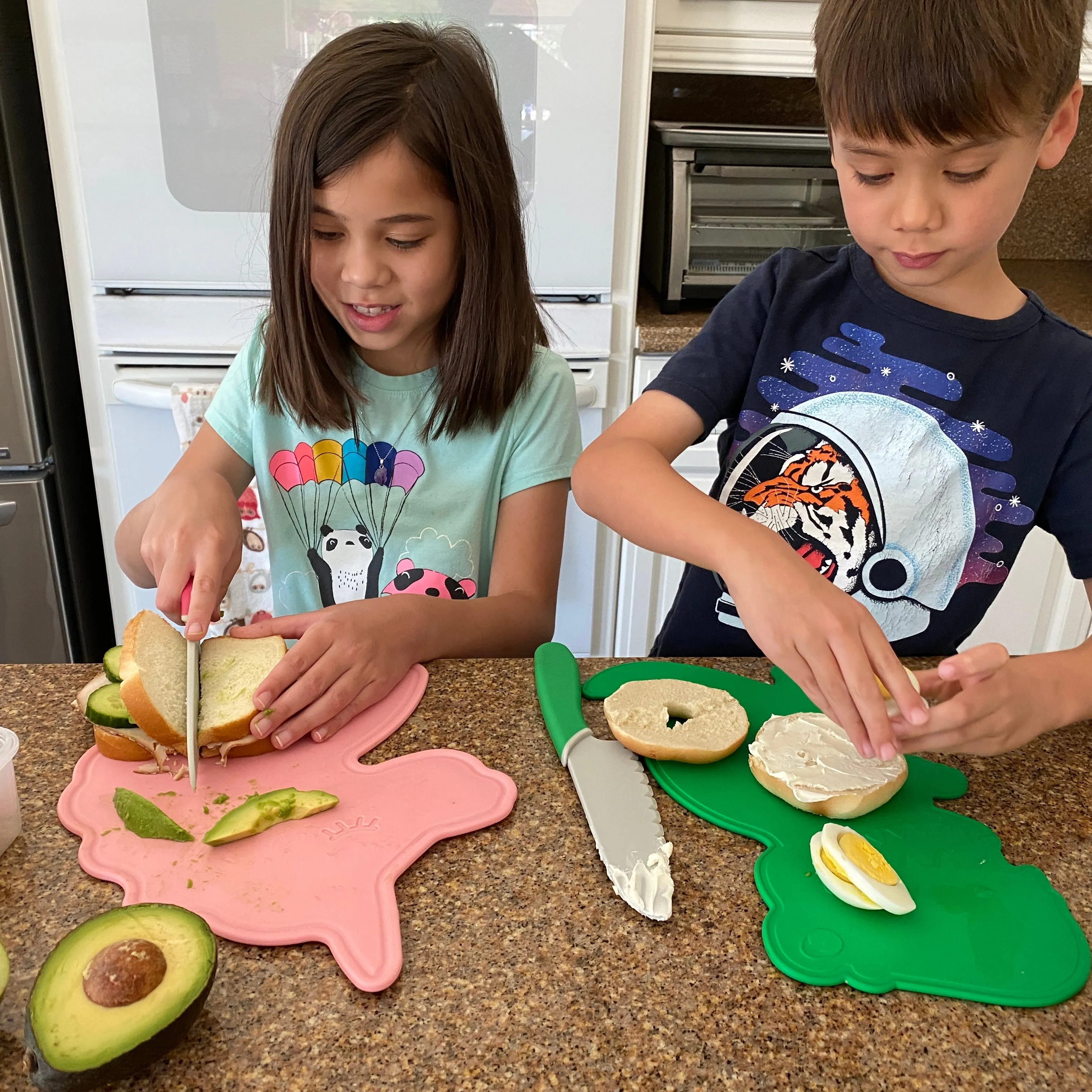Handstand Kitchen Dinosaur Cutting Board & Kid Safe Knife Set Green